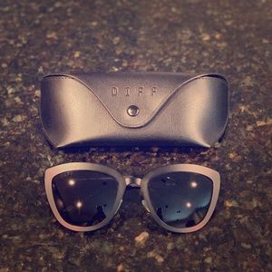 DIFF Sunglasses Lily Polished Black + Dark Smoke